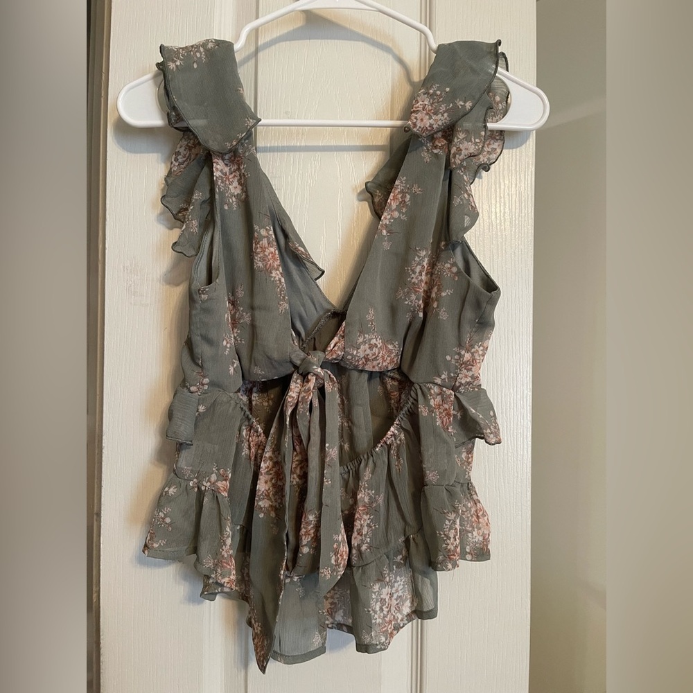 Floral Ruffle Blouse - Picture 3 of 4